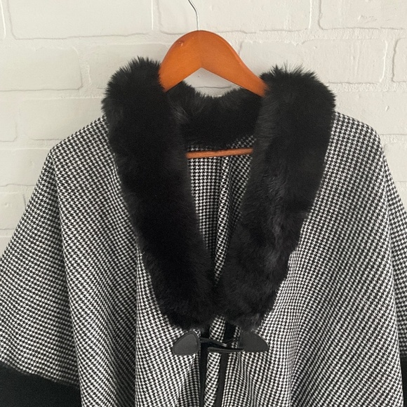 Houndstooth Faux Fur Black and White Cape Poncho - Picture 3 of 4